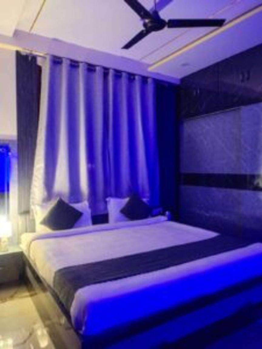 593b8b35 5e9f 452f b8ef d342f3bd740f 225x300 (1)