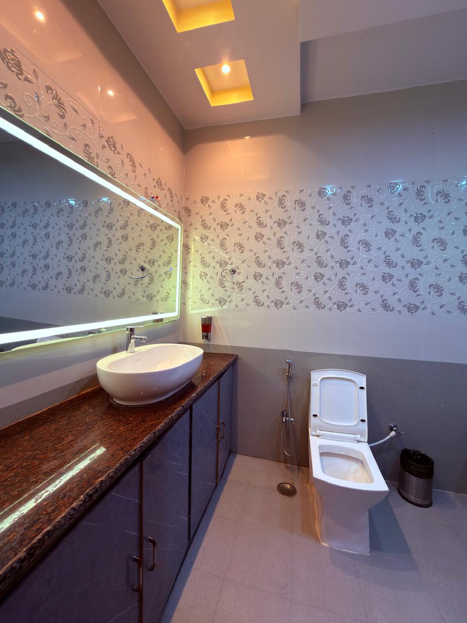 Kartikey Home Stay room and property
