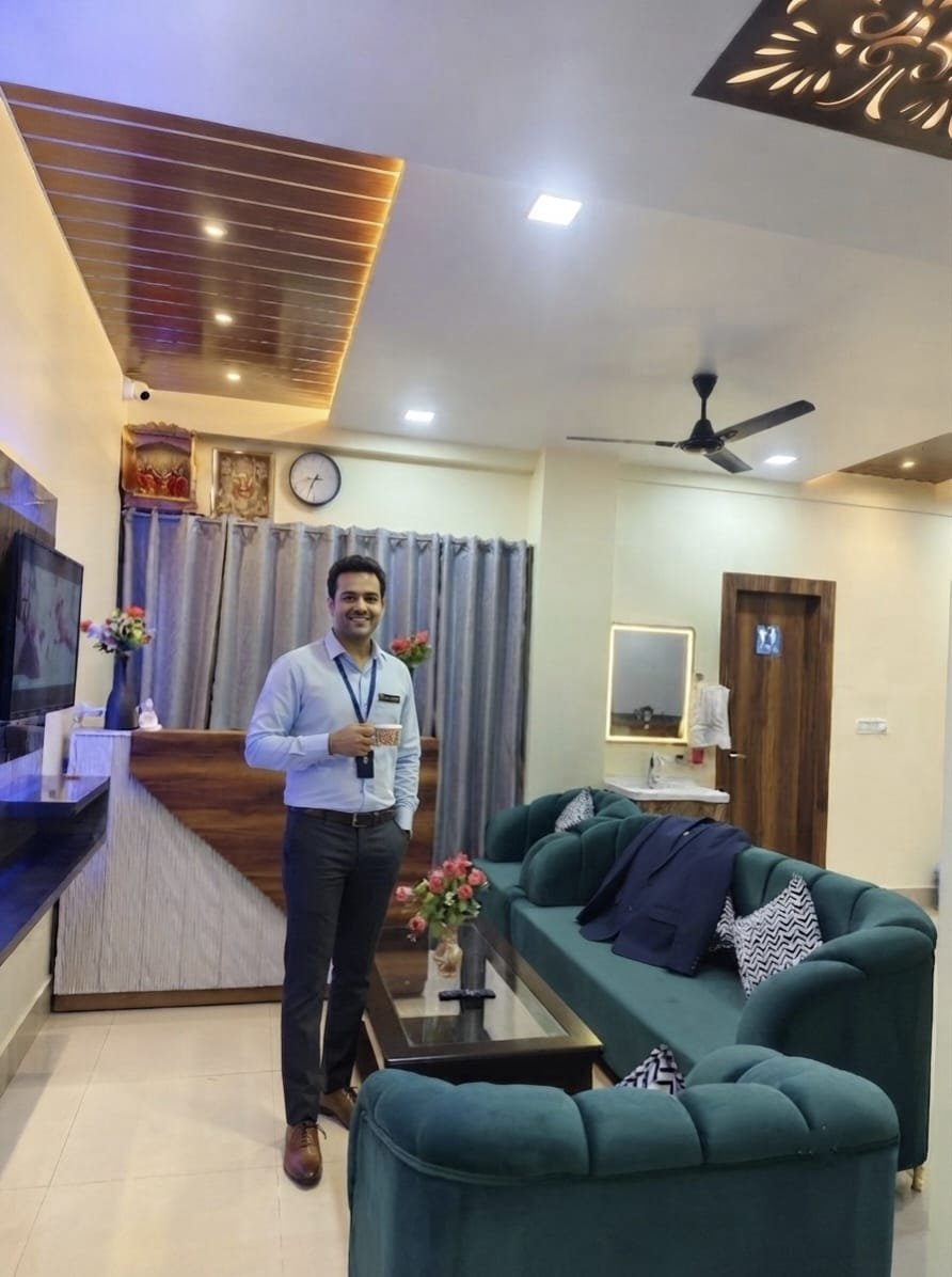 Kartikey Home Stay reception
